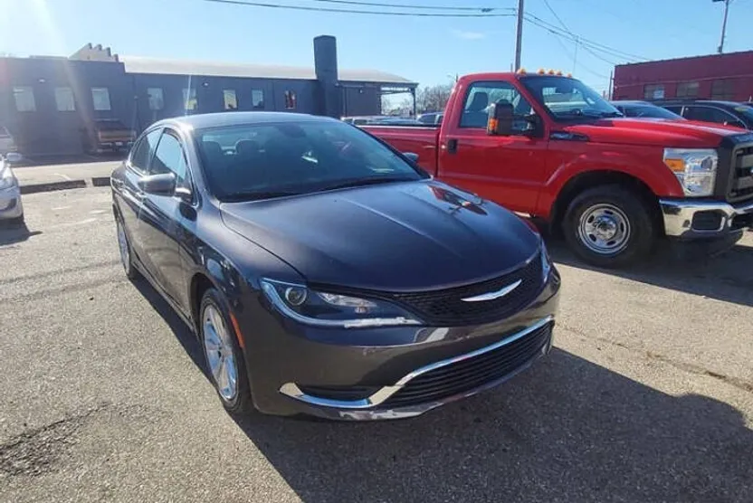 2016 Chrysler 200 Limited photo 1