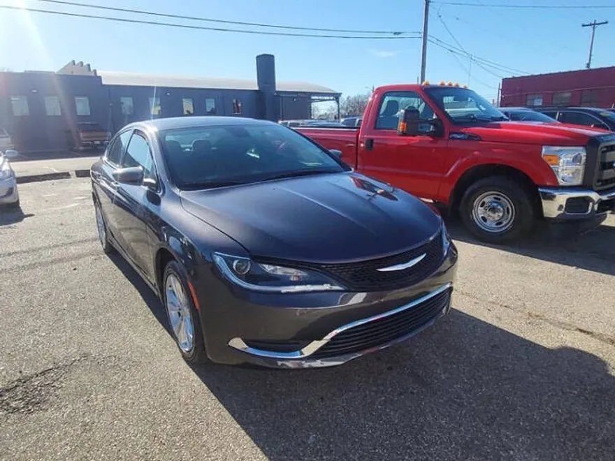 2016 Chrysler 200 Limited photo 1