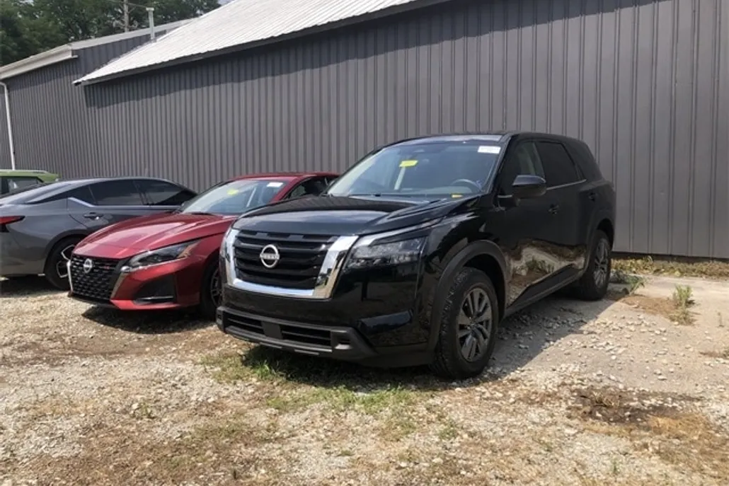 2025 Nissan Pathfinder S photo 1