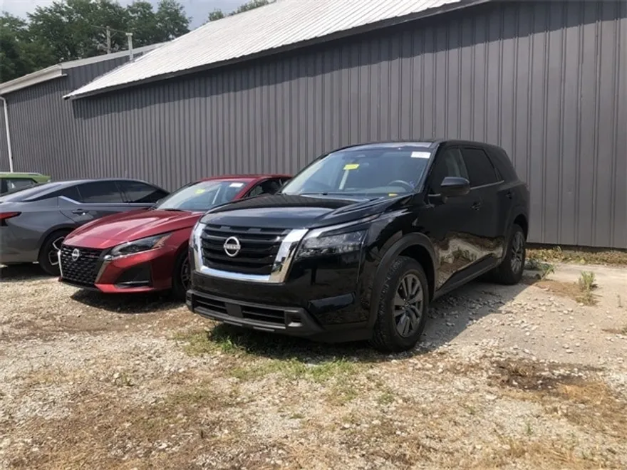 2025 Nissan Pathfinder S photo 1