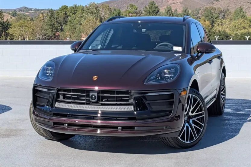 2026 Porsche Macan T photo 1