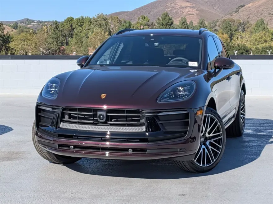 2026 Porsche Macan T photo 1
