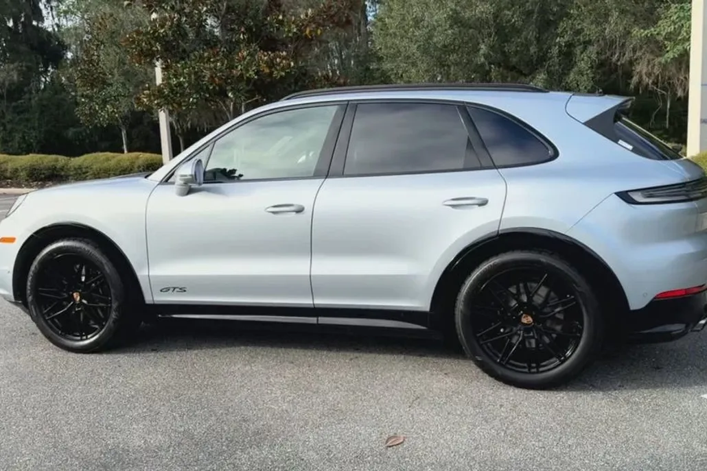 2026 Porsche Cayenne GTS photo 1