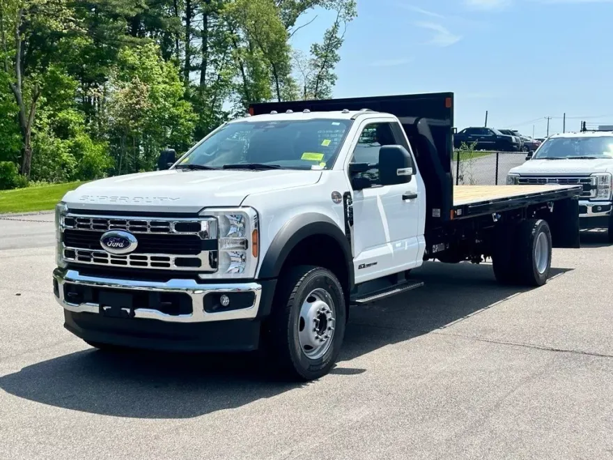 2024 Ford F-600 photo 1
