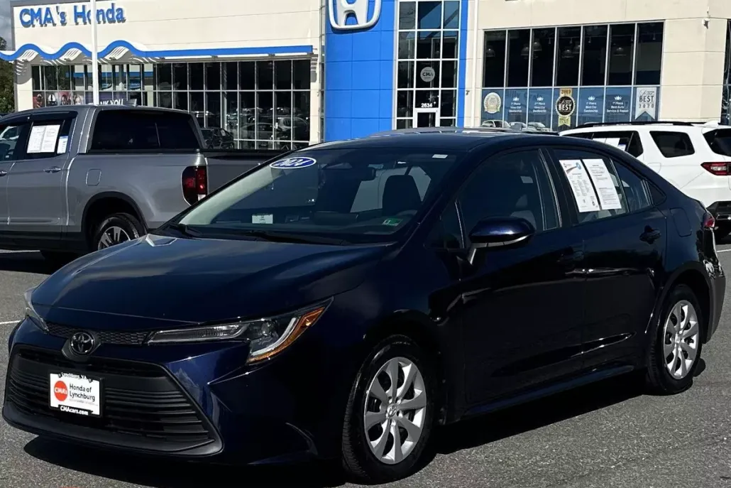 2024 Toyota Corolla LE photo 1