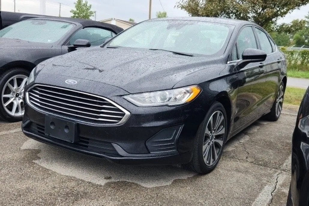 2019 Ford Fusion SE photo 1