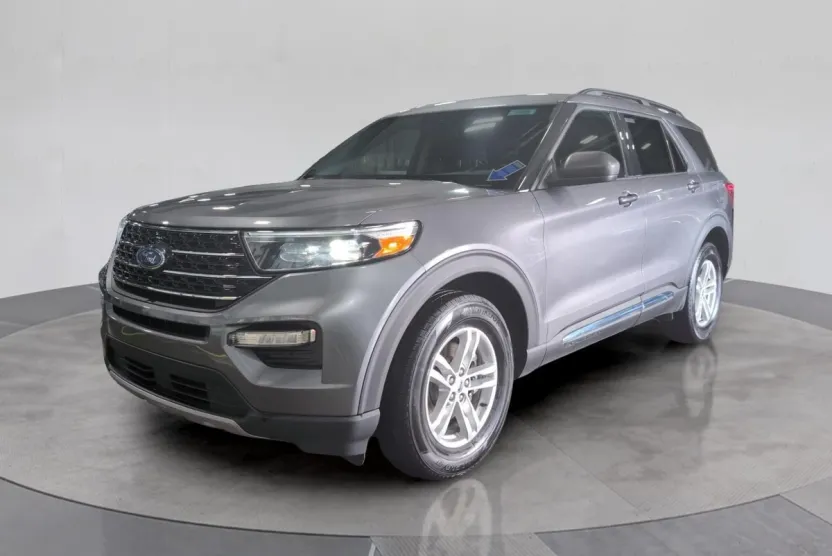2023 Ford Explorer XLT photo 1