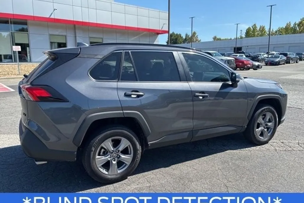 2024 Toyota RAV4 XLE photo 1