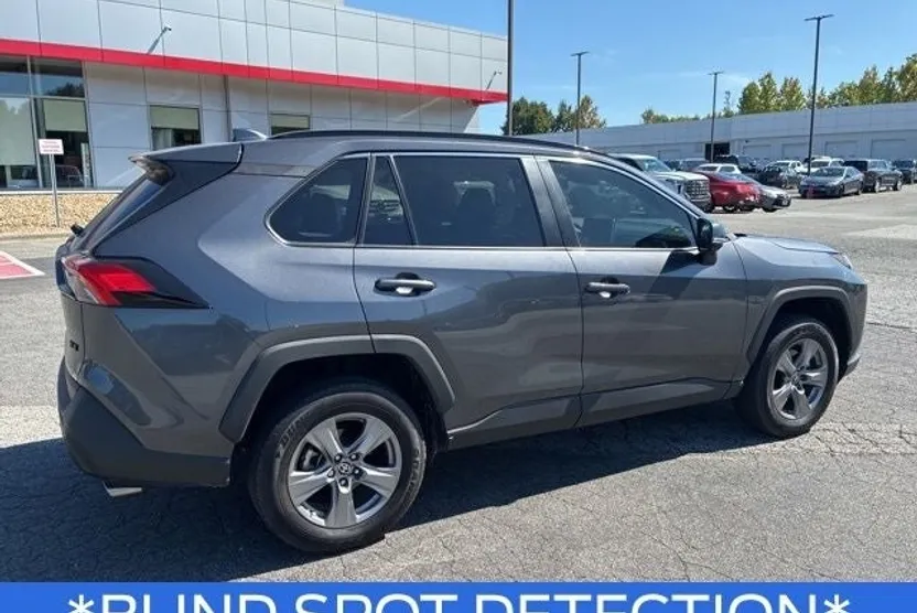 2024 Toyota RAV4 XLE photo 1