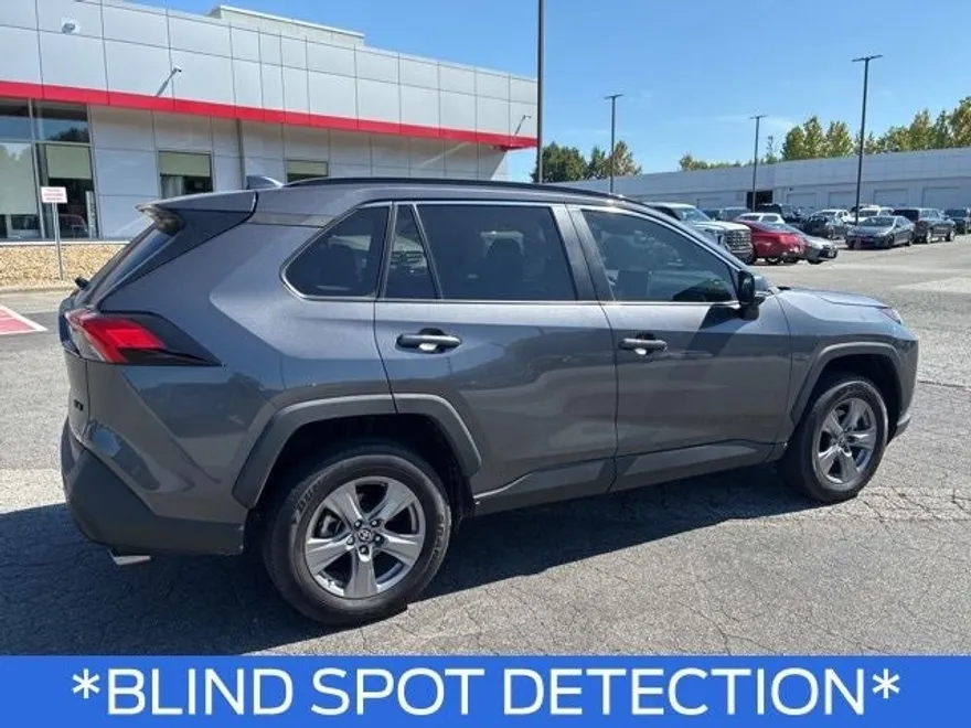 2024 Toyota RAV4 XLE photo 1