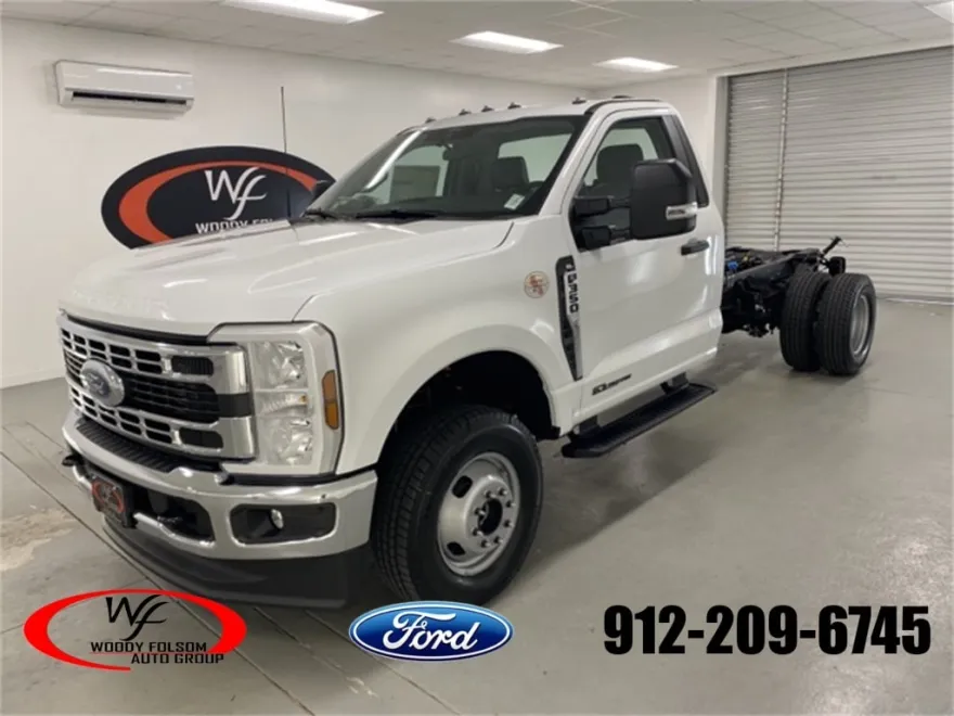 2025 Ford F-350 photo 1