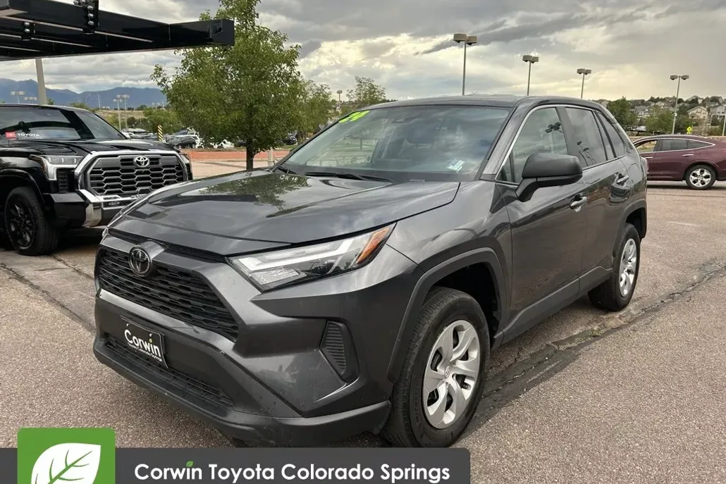 2024 Toyota RAV4 LE photo 1