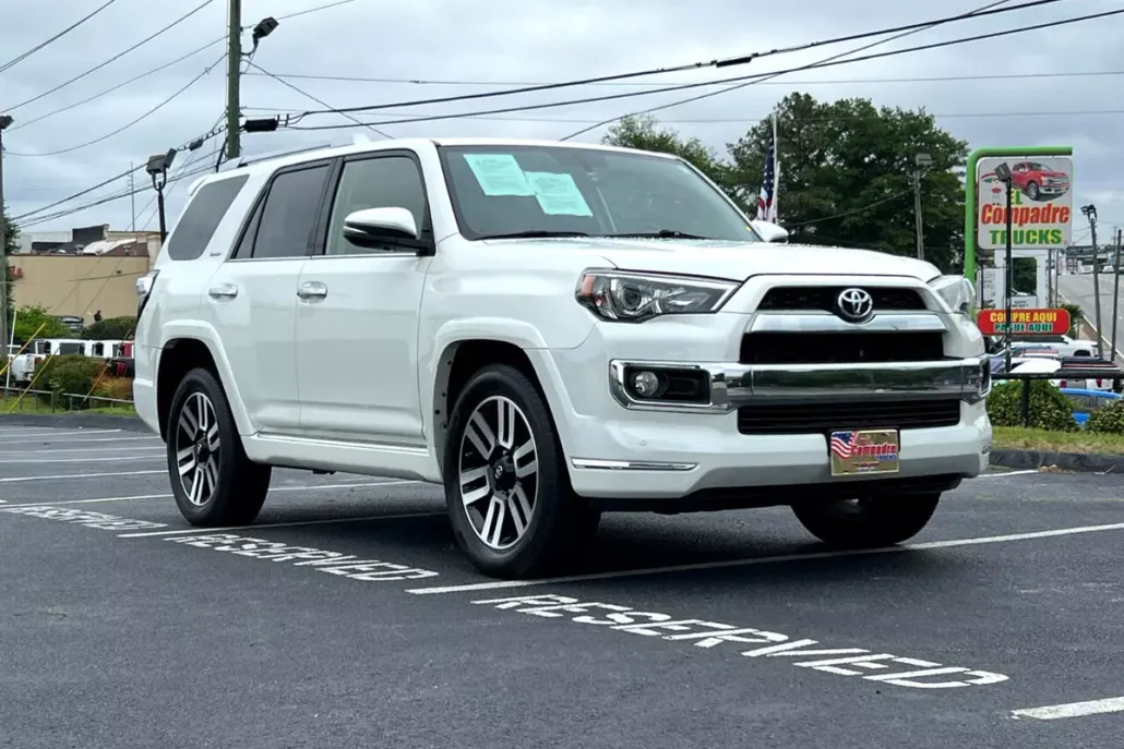 2019 Toyota 4Runner SR5 photo 1
