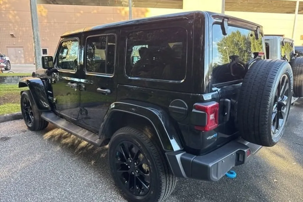 2023 Jeep Wrangler 4xe Sahara photo 1