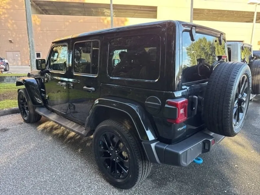 2023 Jeep Wrangler 4xe Sahara photo 1