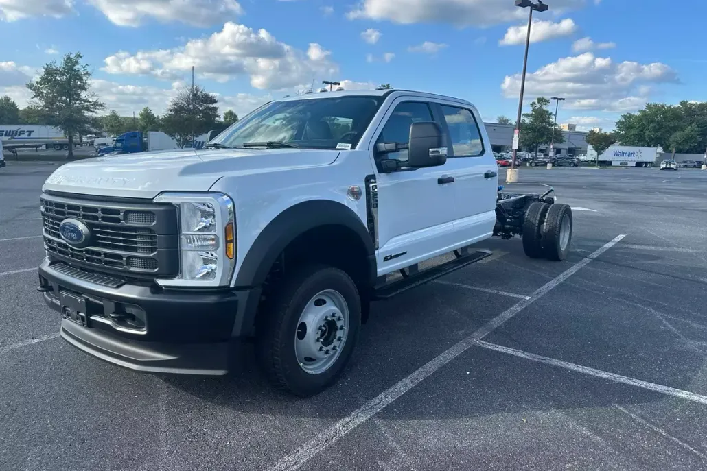 2024 Ford F-550 photo 1