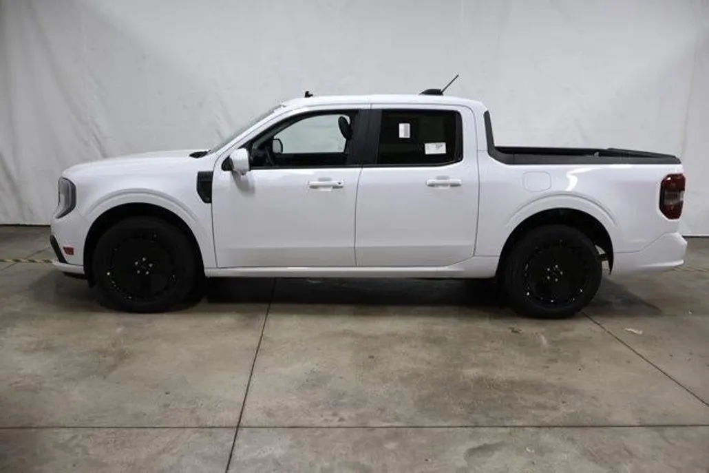 2025 Ford Maverick photo 1