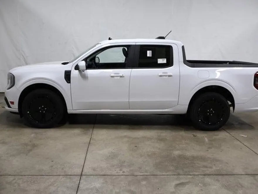 2025 Ford Maverick photo 1