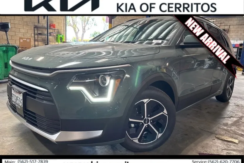 2025 Kia Niro EX photo 1