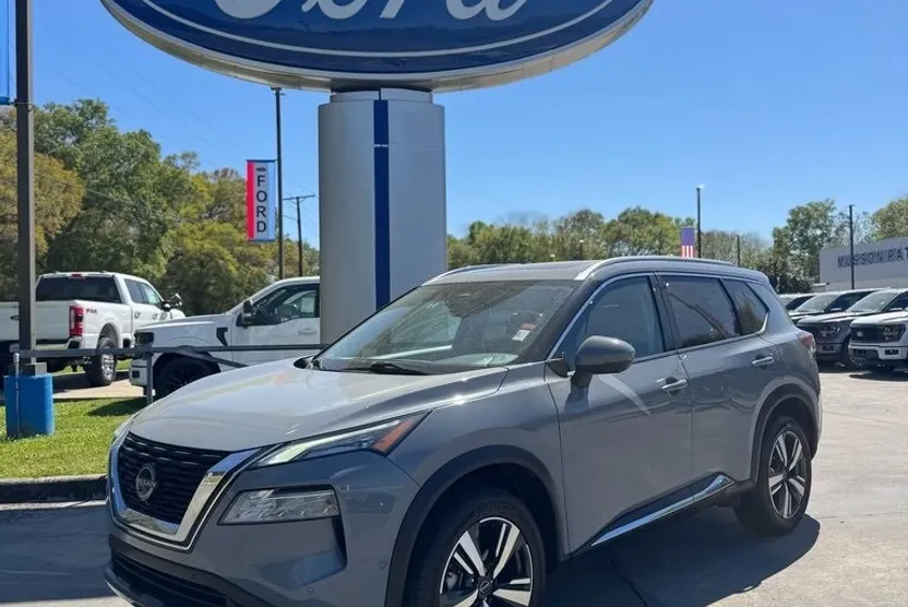 2023 Nissan Rogue SL photo 1