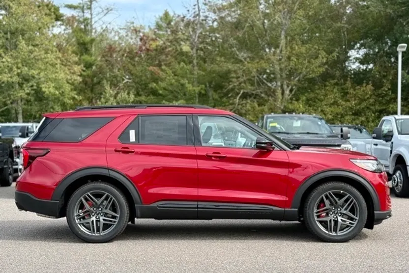 2025 Ford Explorer ST photo 1
