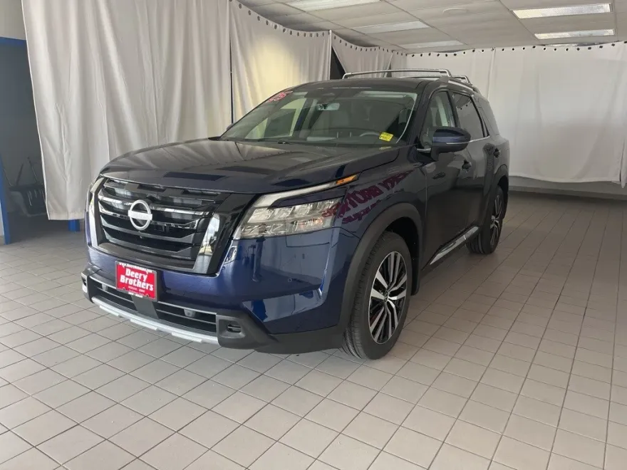 2025 Nissan Pathfinder Platinum photo 1