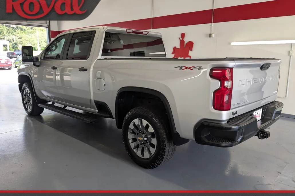 2023 Chevrolet Silverado 2500HD Custom photo 1