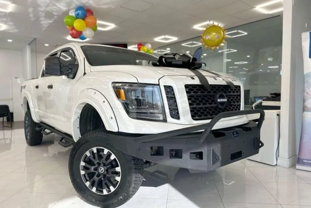 2019 Nissan Titan PRO-4X photo 1