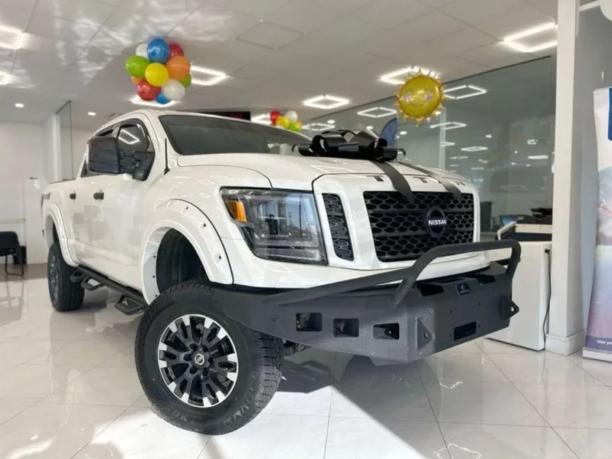 2019 Nissan Titan PRO-4X photo 1