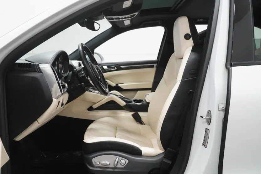 2018 Porsche Cayenne Platinum Edition photo 1