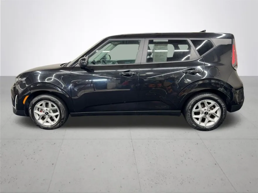 2023 Kia Soul LX photo 1