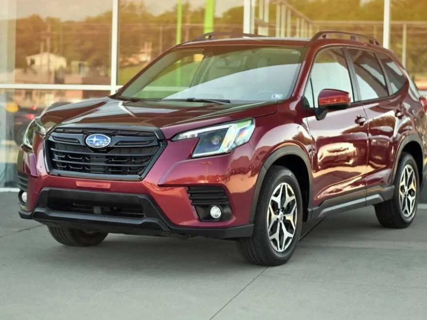 2023 Subaru Forester Premium photo 1