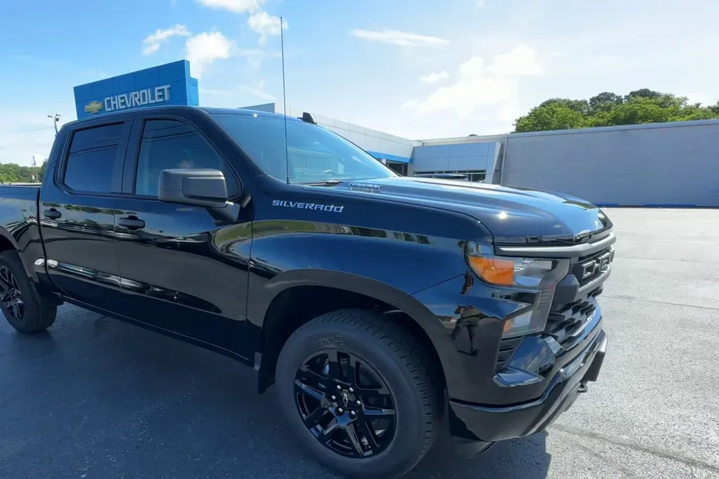 2025 Chevrolet Silverado 1500 Custom photo 1
