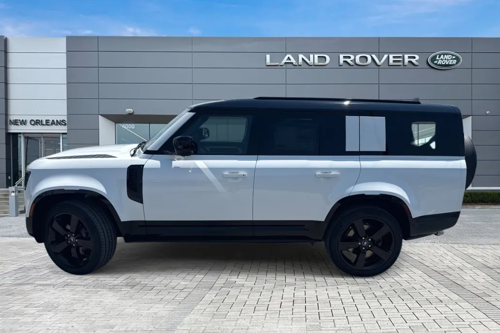 2025 Land Rover Defender 130 V8 photo 1
