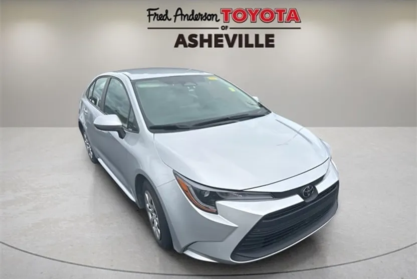 2024 Toyota Corolla LE photo 1