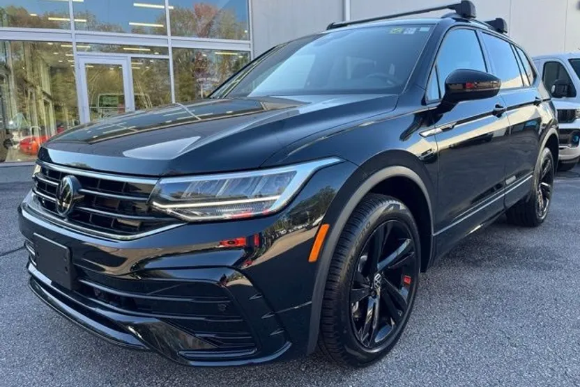 2024 Volkswagen Tiguan SE R-Line Black photo 1