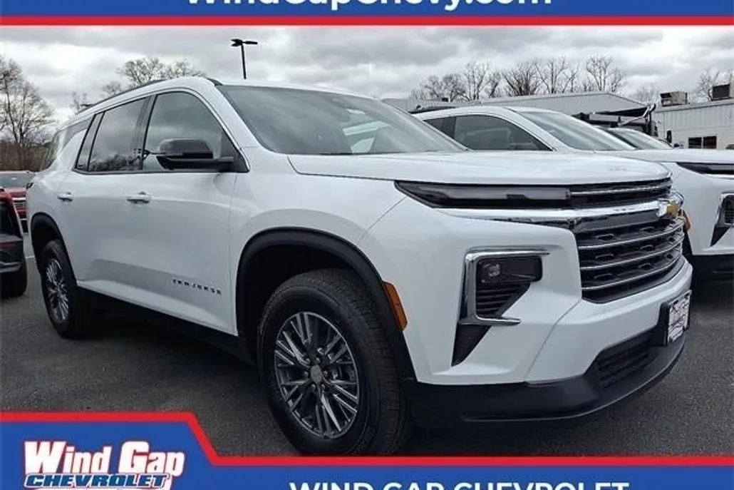 2025 Chevrolet Traverse photo 1