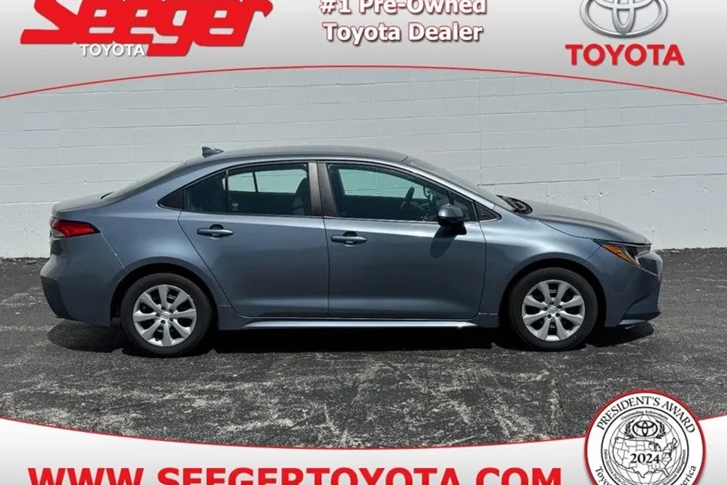 2022 Toyota Corolla LE photo 1