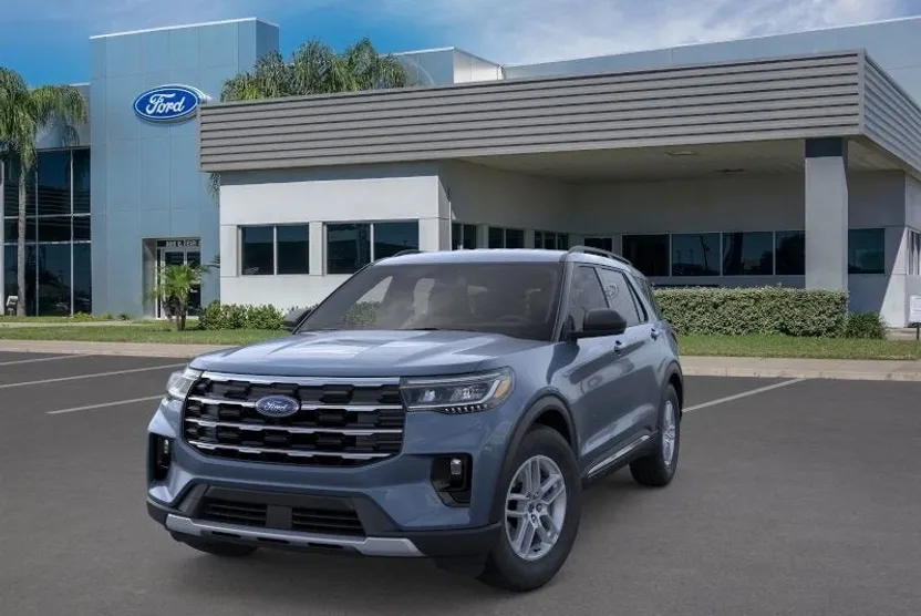 2025 Ford Explorer photo 1