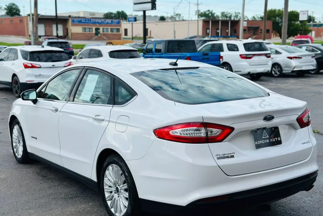 2016 Ford Fusion Hybrid photo 1