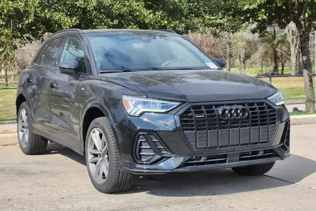 2025 Audi Q3 45 TFSI S line Premium photo 1