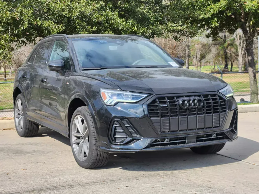 2025 Audi Q3 45 TFSI S line Premium photo 1
