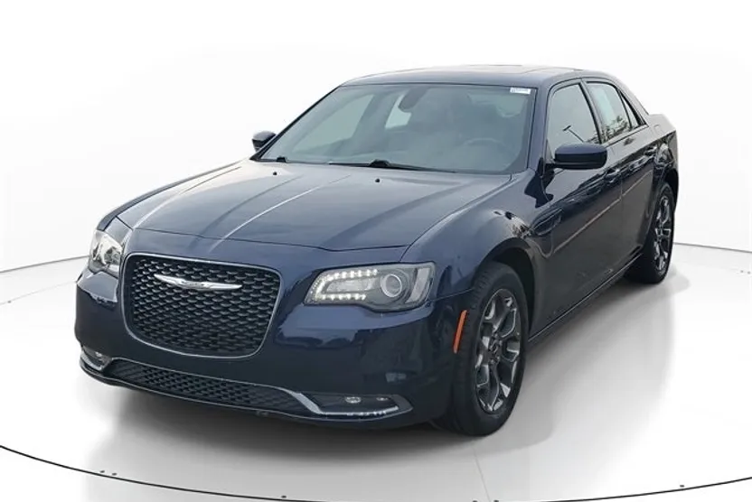 2015 Chrysler 300 S photo 1