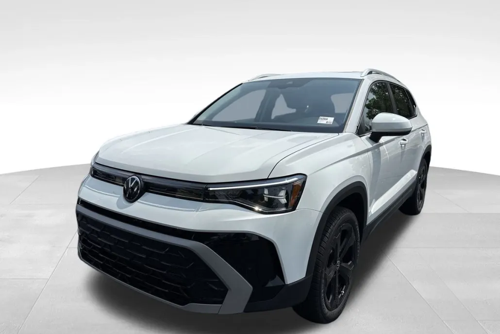 2025 Volkswagen Taos SEL photo 1