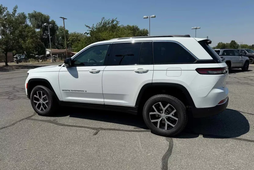 2025 Jeep Grand Cherokee Limited photo 1