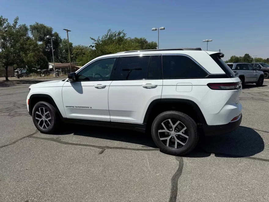 2025 Jeep Grand Cherokee Limited photo 1