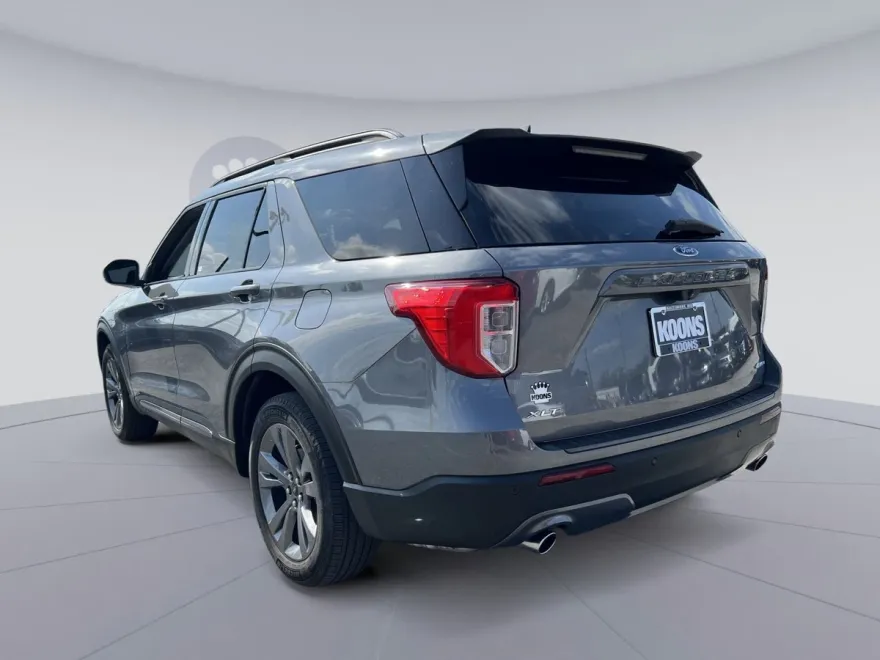 2021 Ford Explorer XLT photo 1