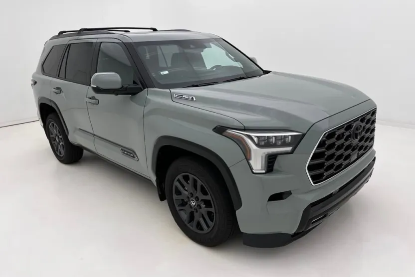 2025 Toyota Sequoia Platinum photo 1