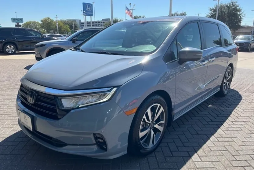 2023 Honda Odyssey Touring photo 1
