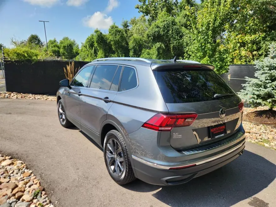 2022 Volkswagen Tiguan SE photo 1